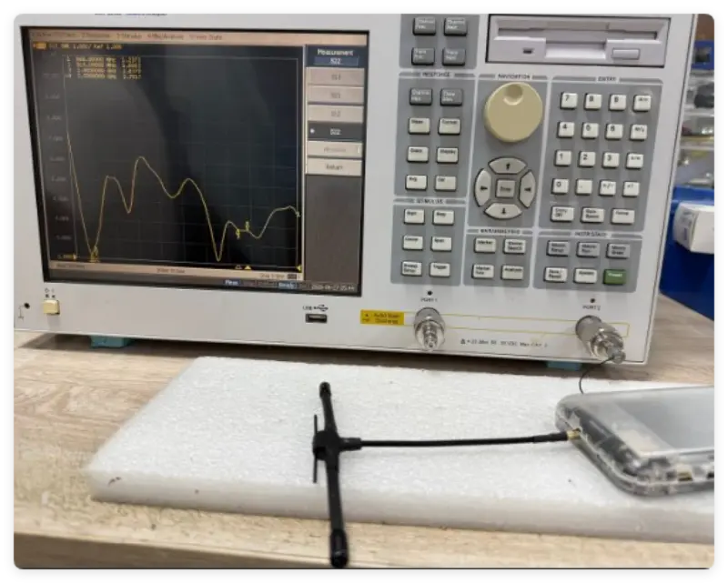 Mengapakah penting untuk memberi perhatian kepada VSWR (Voltage Standing Wave Ratio) semasa memilih antena? Mengapakah penting untuk memberi perhatian kepada VSWR (Voltage Standing Wave Ratio) semasa memilih antena?